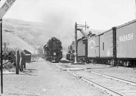 Northern Pacific steam locomotive 5110 at Wymer, Washington, in 1944.