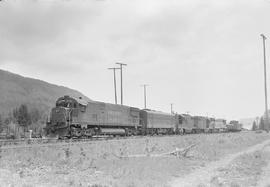 Southern Pacific diesel locomotive 7106 at Easton, Washington in 1970.