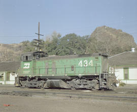 Burlington Northern diesel locomotive 434 at Wishram, Washington in 1980.