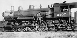 Northern Pacific steam locomotive 2107 at Argo, Washington, in 1925.