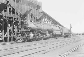 Northern Pacific steam locomotive 5105 at Livingston, Montana, in 1943.