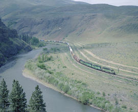 Burlington Northern diesel locomotive 5477 at Wymer, Washington in 1980.