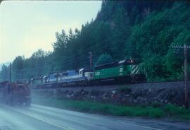 Burlington Northern 7050, Oakway 9020 at East Baring, Washington in 1990.