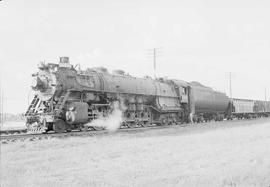 Northern Pacific steam locomotive 2652 at Glendive, Montana, in 1953.