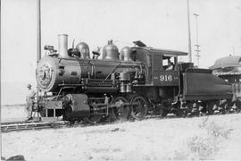 Northern Pacific steam locomotive 916 at Seattle, Washington, in 1924.