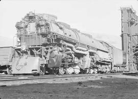 Northern Pacific steam locomotive 5137 at Missoula, Montana, in 1943.