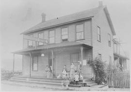 Hodder's Hotel in South Prairie, Washington, circa 1890.