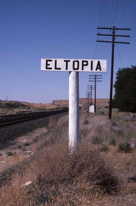 Burlington Northern station sign at Eltopia, Washington, in 1986.