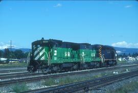 Burlington Northern diesel locomotive 5498, Burlington Northern diesel locomotive 4074 at Parkwat...