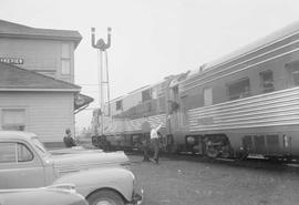 General Motors demonstrator train at Lakeview, Washington, in 1947.