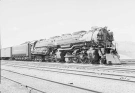 Northern Pacific steam locomotive 5136 at Livingston, Montana, in 1952.