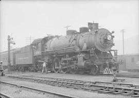 Northern Pacific steam locomotive 2250 at Easton, Washington, in 1944.