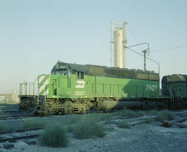 Burlington Northern diesel locomotive 7907 at Pasco, Washington in 1980.