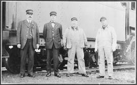 Northern Pacific railroad crew at Tacoma, Washington, in 1914.