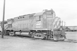 Burlington Northern diesel locomotive 4258 at Pasco, Washington in 1976.