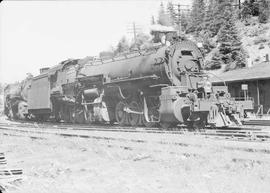 Northern Pacific steam locomotive 4006 at Martin, Washington, in 1944.