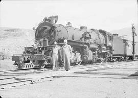 Northern Pacific steam locomotive 4010 at Wymer, Washington, circa 1945.