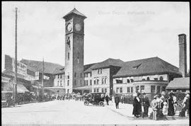 Northern Pacific station at Portland, Oregon, circa 1915.