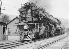 Northern Pacific steam locomotive 5112 at Wymer, Washington, in 1944.