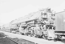 Northern Pacific steam locomotive 5124 at Livingston, Montana, in 1954.