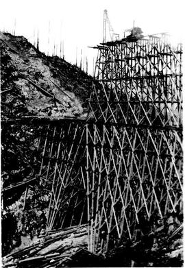 Pacific States Lumber Company bridge at Selleck, Washington, in 1927.