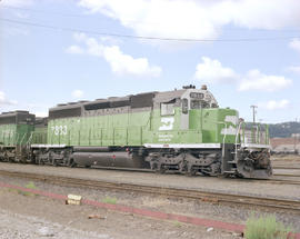 Burlington Northern diesel locomotive 7833 at Portland, Oregon in 1990.