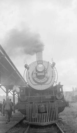 Northern Pacific steam locomotive 2211 at East Auburn, Washington, in 1938