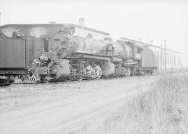 Northern Pacific steam locomotive 4010 at Easton, Washington, in 1944.