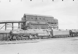 Northern Pacific steam locomotive 5125 at Livingston, Montana, in 1955.