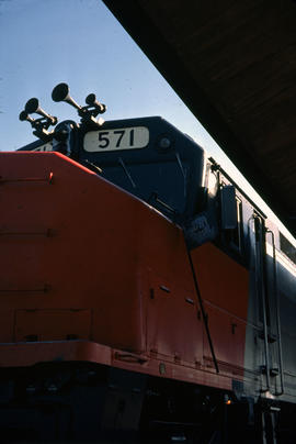 Amtrak diesel locomotive 571 at Portland, Oregon in 1975.