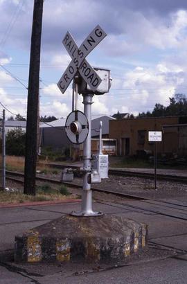 Burlington Northern wigwag crossing signal in South Tacoma, Washington, in 1993.