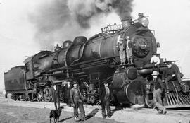 Atchison, Topeka & Santa Fe Railway steam locomotive ATSF 4000 circa 1915.