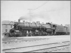 Northern Pacific steam locomotive 4004 at Helena, Montana, circa 1920.