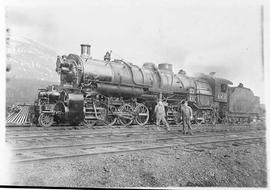 Northern Pacific steam locomotive 4003 at Easton, Washington, circa 1915.