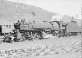 Northern Pacific steam locomotive 4024 at Easton, Washington, in 1943.