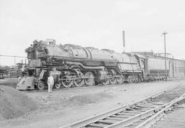 Northern Pacific steam locomotive 5138 at Parkwater, Washington, in 1953.