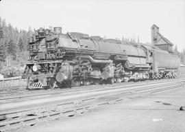 Northern Pacific steam locomotive 5111 at Easton, Washington, in 1944.