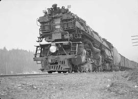 Northern Pacific steam locomotive 5114 at Easton, Washington, in 1943.