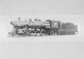 Northern Pacific steam locomotive 2504, in 1916.