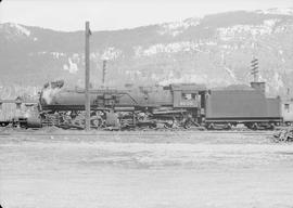 Northern Pacific steam locomotive 4016 at Easton, Washington, in 1943.