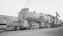 Northern Pacific steam locomotive 4006 at Easton, Washington, in 1938.