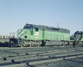 Burlington Northern diesel locomotive 7807 at Pasco, Washington in 1980.