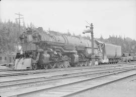 Northern Pacific steam locomotive 5137 at Easton, Washington, circa 1944.