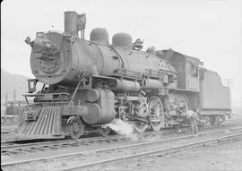 Northern Pacific steam locomotive 2209 at Easton, Washington, in 1943.