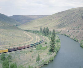 Burlington Northern diesel locomotive 5477 at Wymer, Washington in 1980.