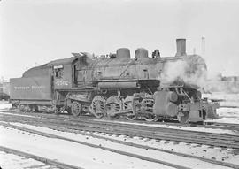 Northern Pacific steam locomotive 2502 at Glendive, Montana, in 1950.